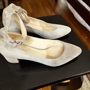 Gray suede Nine West pumps 8M